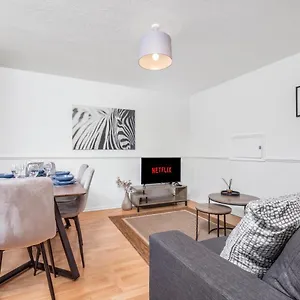 4 Bedroom House With Parking & Garden By Cherry Short Let's & Services Cambridge (Cambridgeshire)