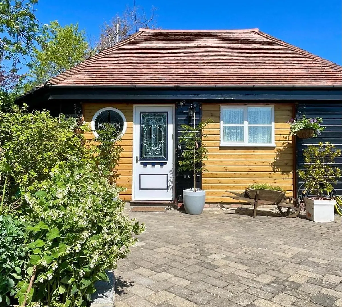 The Millers Cottage Cambridge 0*,